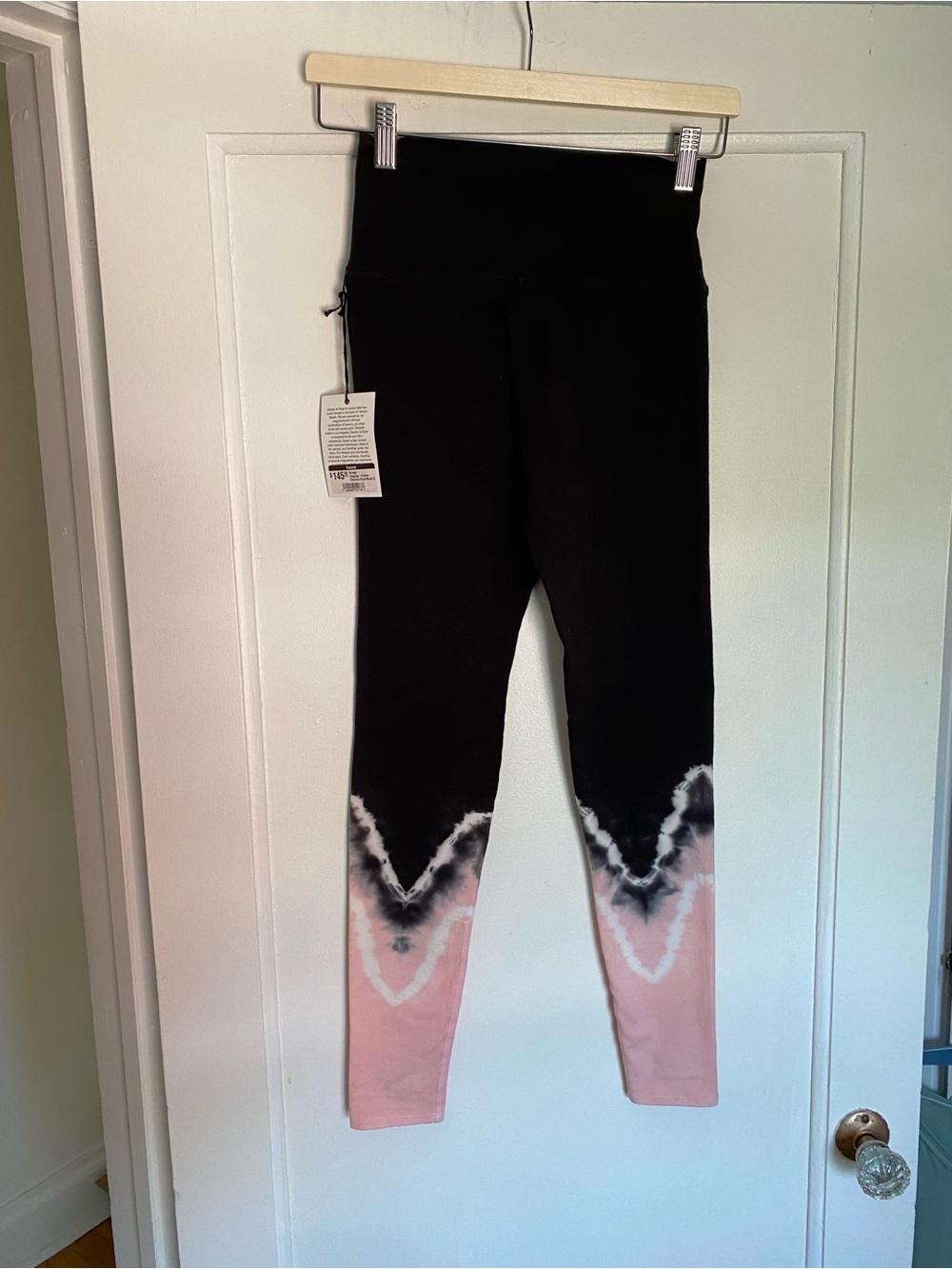 Electric & Rose Black to Pink Ombre Chevron Tie-Dye Leggings - Picture 2 of 4